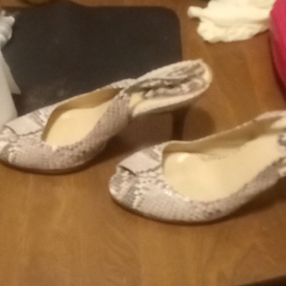 Shoes - Picture 2 of 3